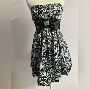 Women’s Strapless Mini Dress, Size 5 Juniors, Black/White, Dressy, Speechless
